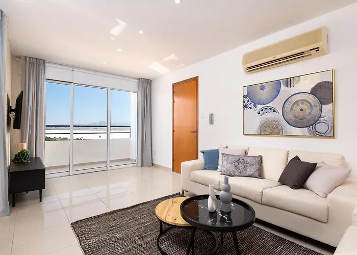 The Saline Views Makenzy Apartmán