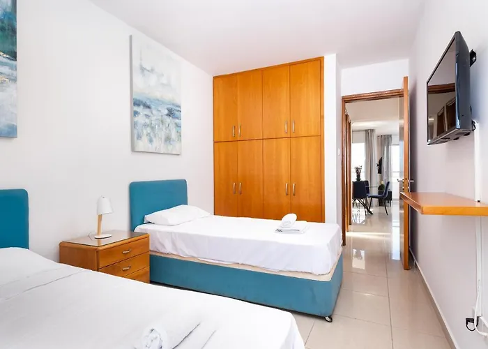 The Saline Views Makenzy