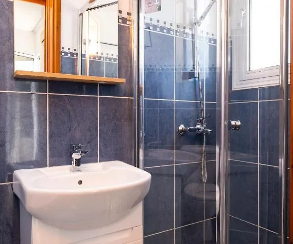 The Saline Views Makenzy Ларнака